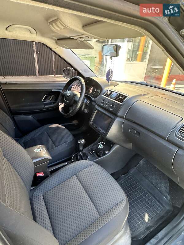 Хэтчбек Skoda Fabia 2011 в Черновцах