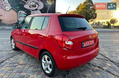 Хэтчбек Skoda Fabia 2012 в 