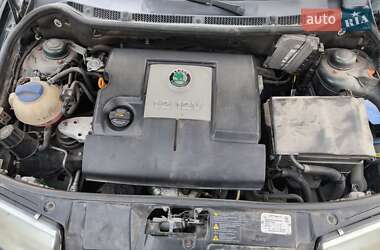 Седан Skoda Fabia 2004 в 