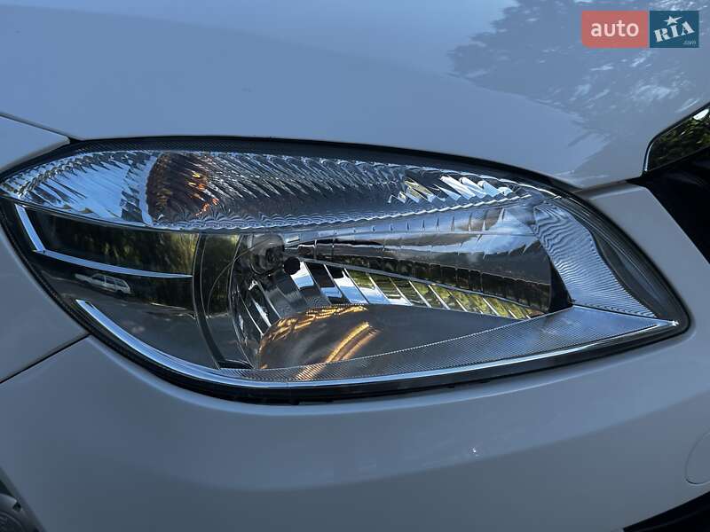 Хэтчбек Skoda Fabia 2011 в Дрогобыче