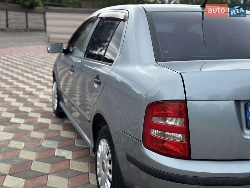 Седан Skoda Fabia 2003 в Черновцах
