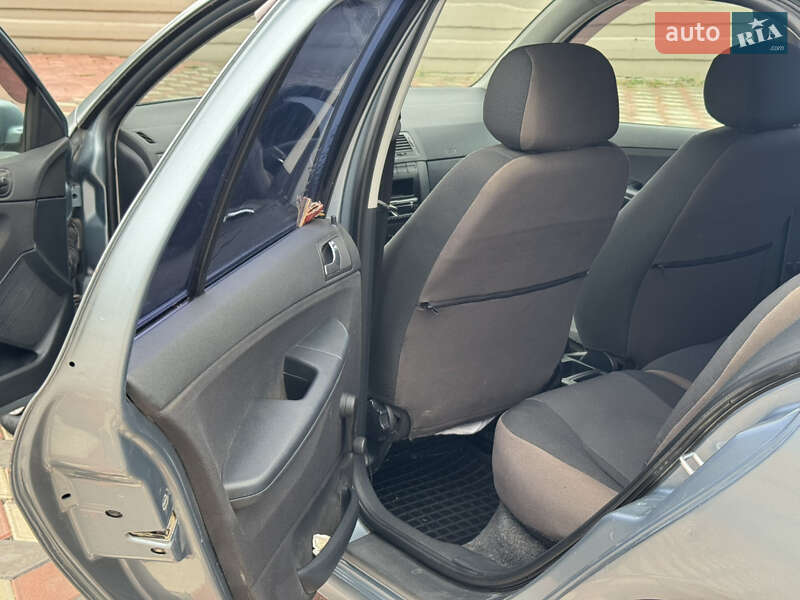 Седан Skoda Fabia 2003 в Черновцах