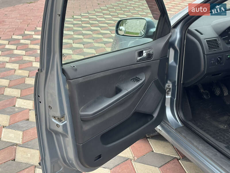 Седан Skoda Fabia 2003 в Черновцах