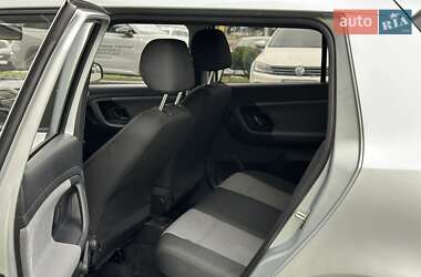 Хэтчбек Skoda Fabia 2011 в 