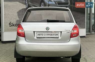 Хэтчбек Skoda Fabia 2011 в 