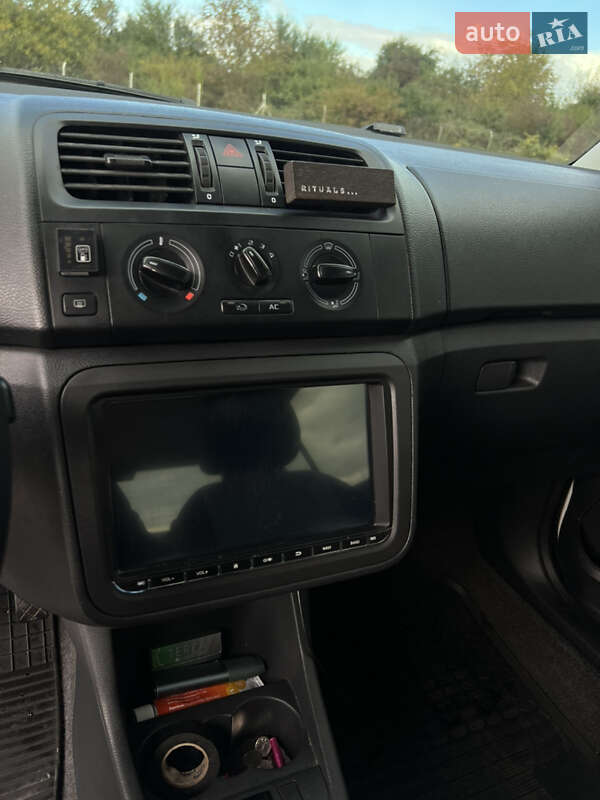 Хэтчбек Skoda Fabia 2011 в Ужгороде