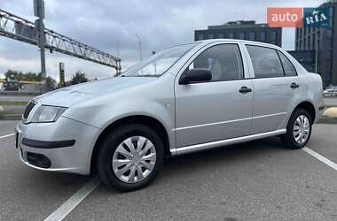 Седан Skoda Fabia 2004 в Києві