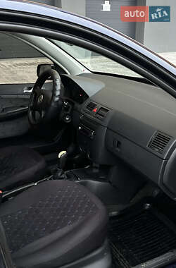 Хэтчбек Skoda Fabia 2003 в 