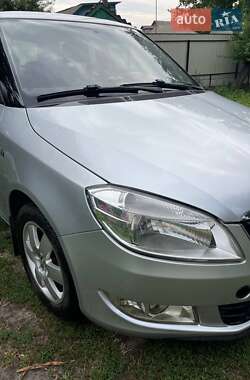 Хэтчбек Skoda Fabia 2011 в 