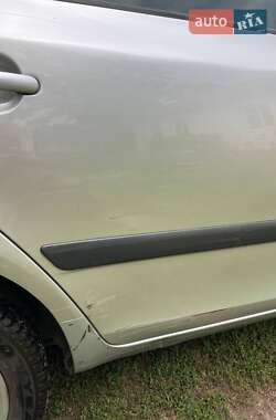 Хэтчбек Skoda Fabia 2011 в 