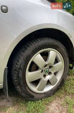 Хэтчбек Skoda Fabia 2011 в 