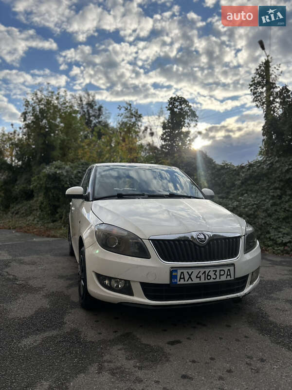 Хэтчбек Skoda Fabia 2014 в 