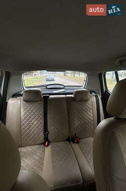 Хэтчбек Skoda Fabia 2014 в 