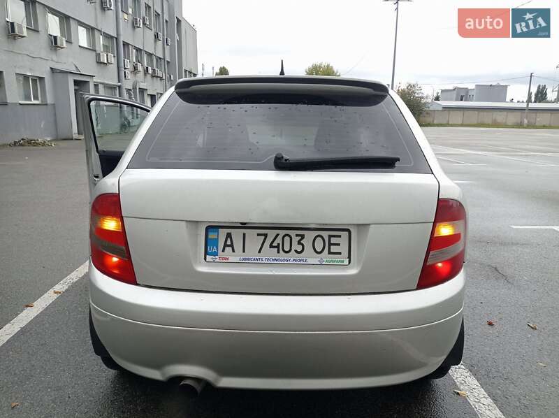Хэтчбек Skoda Fabia 2005 в Киеве