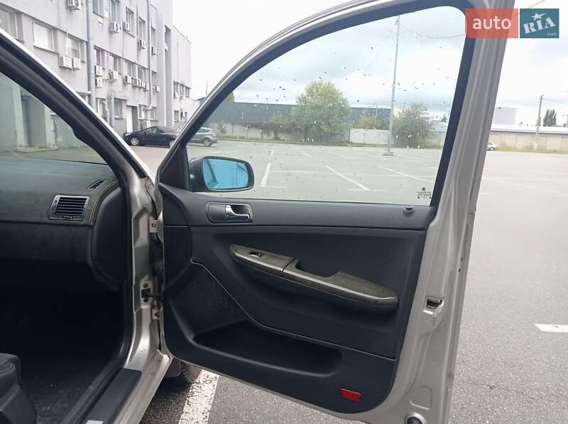 Хэтчбек Skoda Fabia 2005 в Киеве