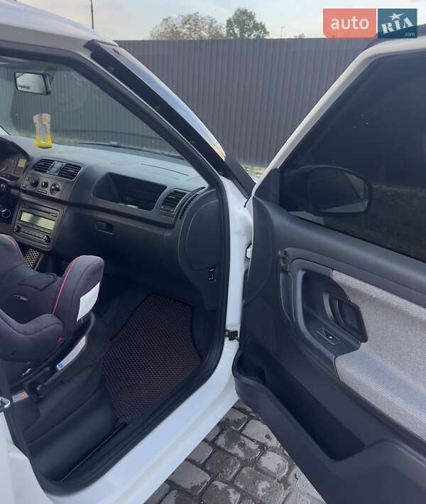 Хэтчбек Skoda Fabia 2014 в Рава-Русской фото 5 Хэтчбек Skoda Fabia 2014 в Рава-Русской