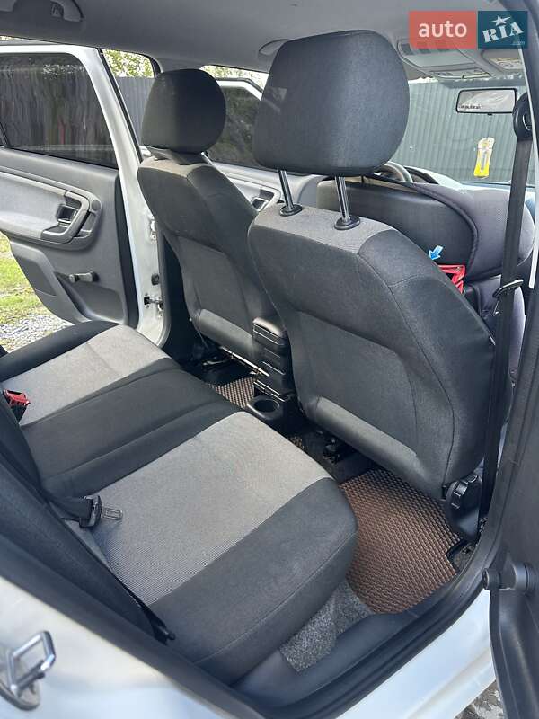 Хэтчбек Skoda Fabia 2014 в Рава-Русской фото 11 Хэтчбек Skoda Fabia 2014 в Рава-Русской