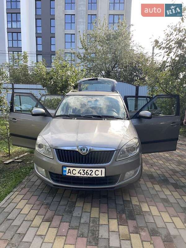 Хэтчбек Skoda Fabia 2011 в Луцке