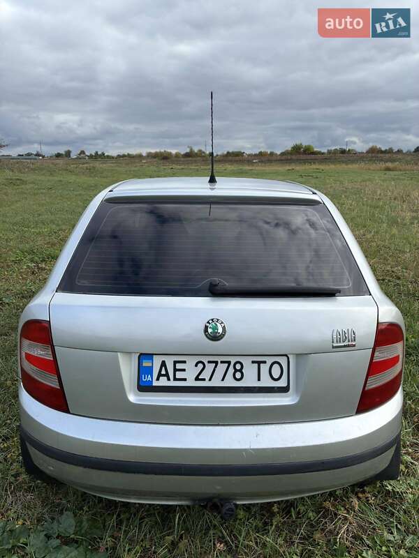 Хэтчбек Skoda Fabia 2006 в Петриковке