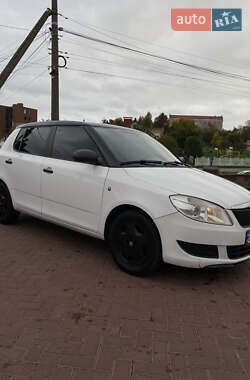 Хэтчбек Skoda Fabia 2011 в 