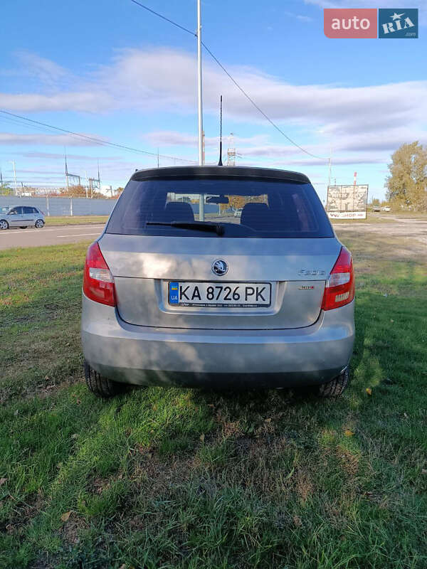 Хэтчбек Skoda Fabia 2011 в Киеве