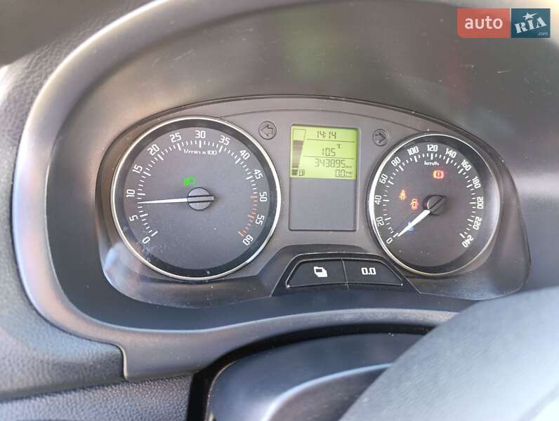 Хэтчбек Skoda Fabia 2011 в Черкассах