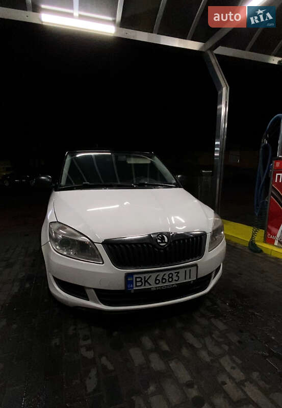 Хэтчбек Skoda Fabia 2011 в 
