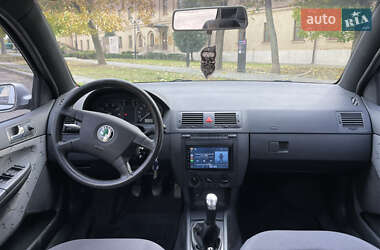 Седан Skoda Fabia 2002 в 
