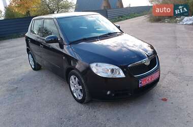 Хетчбек Skoda Fabia 2008 в  фото 25 Хетчбек Skoda Fabia 2008 в