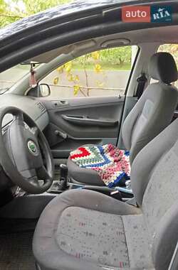 Хетчбек Skoda Fabia 2002 в 