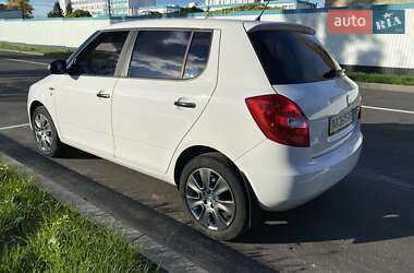 Хетчбек Skoda Fabia 2011 в  фото 4 Хетчбек Skoda Fabia 2011 в
