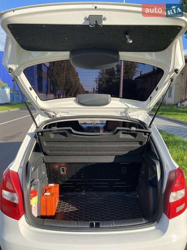 Хэтчбек Skoda Fabia 2011 в Киеве фото 11 Хэтчбек Skoda Fabia 2011 в Киеве