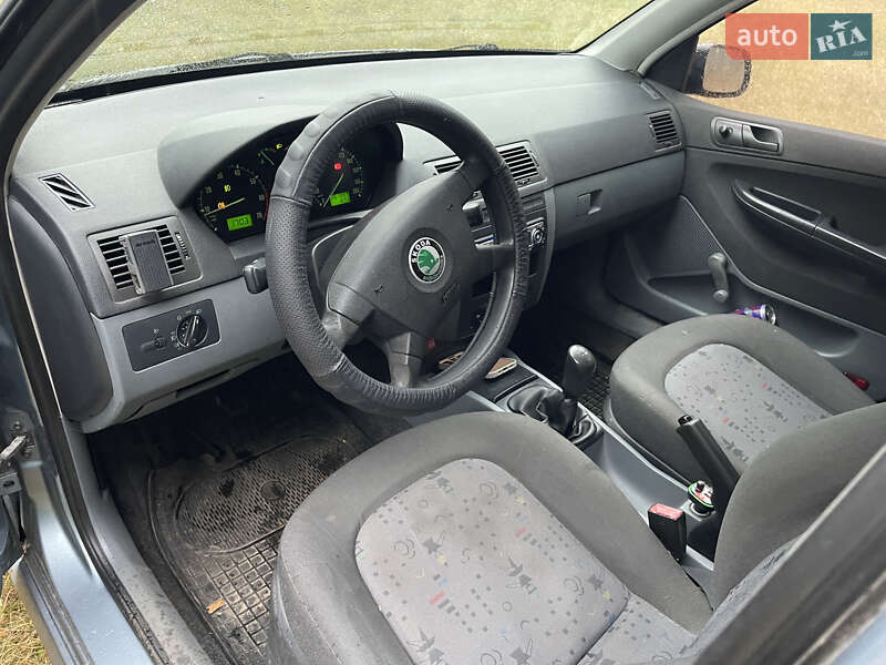 Хетчбек Skoda Fabia 2004 в Чернігові