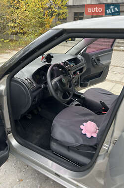 Хэтчбек Skoda Fabia 2009 в  фото 16 Хэтчбек Skoda Fabia 2009 в