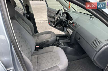 Хэтчбек Skoda Fabia 2002 в 
