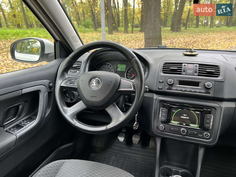 Хетчбек Skoda Fabia 2013 в Чернівцях