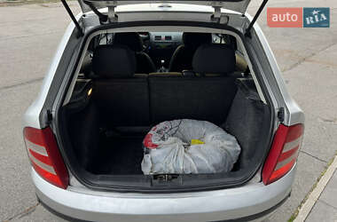 Хэтчбек Skoda Fabia 2006 в 