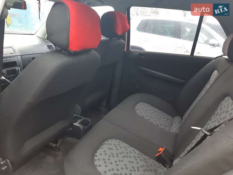 Хэтчбек Skoda Fabia 2006 в Чернигове