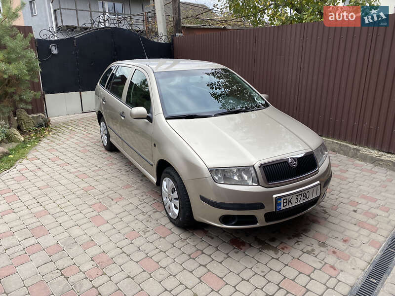 Універсал Skoda Fabia 2005 в Рівному фото Універсал Skoda Fabia 2005 в Рівному
