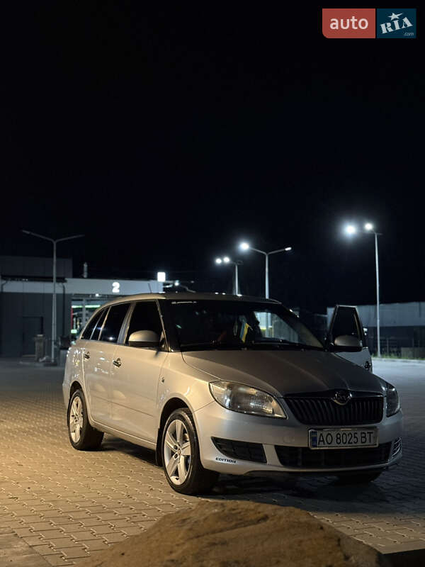 Универсал Skoda Fabia 2011 в Обаве