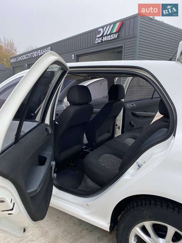 Хетчбек Skoda Fabia 2005 в П'ятихатках фото 3 Хетчбек Skoda Fabia 2005 в П'ятихатках