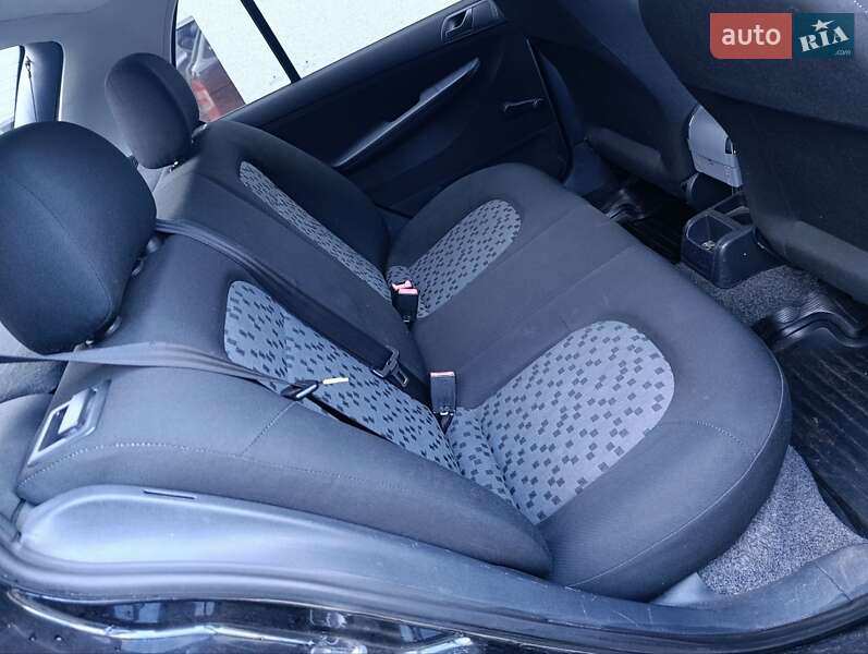 Хэтчбек Skoda Fabia 2004 в Ровно