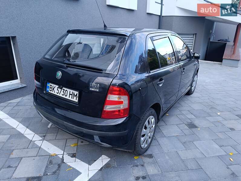 Хэтчбек Skoda Fabia 2004 в Ровно