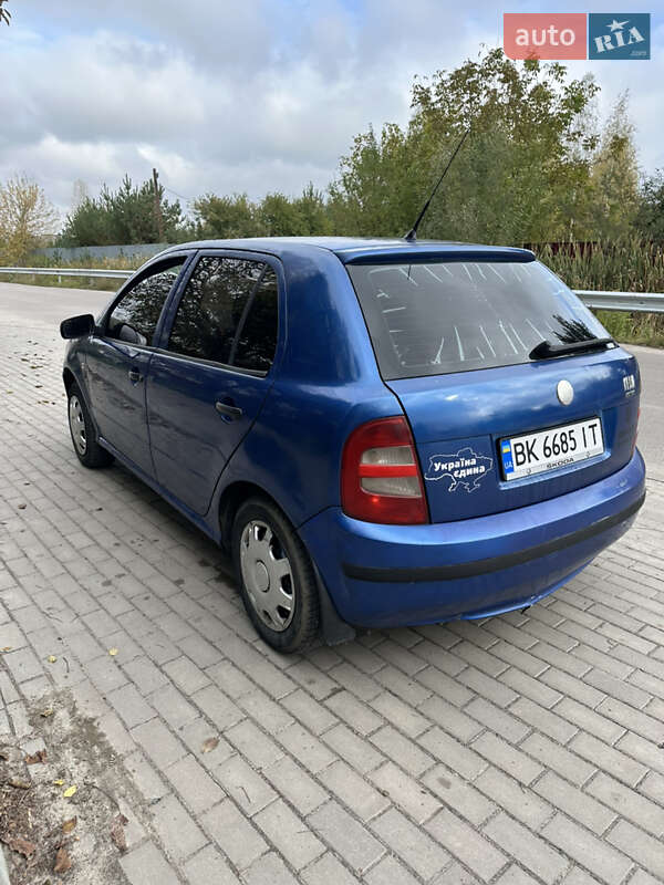 Хэтчбек Skoda Fabia 2003 в Костополе