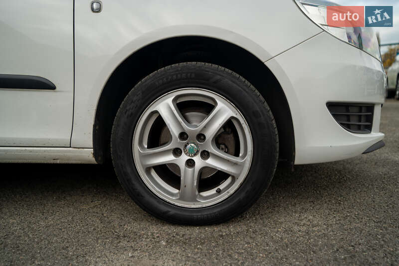 Хэтчбек Skoda Fabia 2011 в Киеве