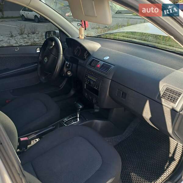 Хэтчбек Skoda Fabia 2007 в Черновцах