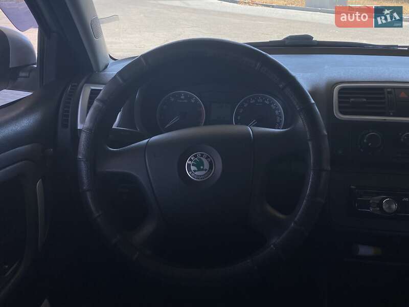 Хэтчбек Skoda Fabia 2008 в Николаеве фото 29 Хэтчбек Skoda Fabia 2008 в Николаеве