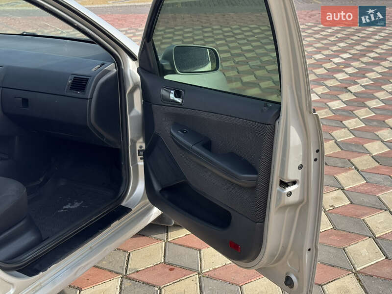 Хэтчбек Skoda Fabia 2006 в Черновцах