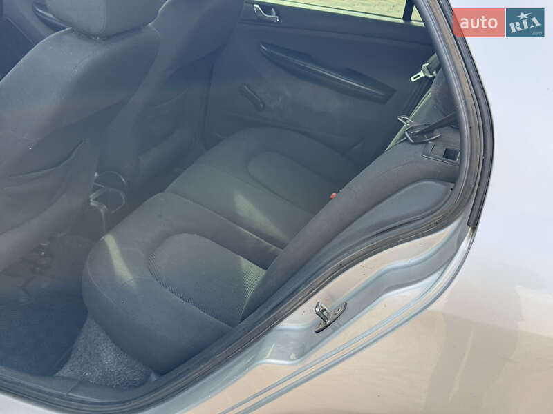 Хэтчбек Skoda Fabia 2006 в Черновцах