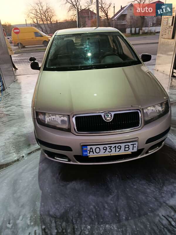Хэтчбек Skoda Fabia 2006 в Ужгороде